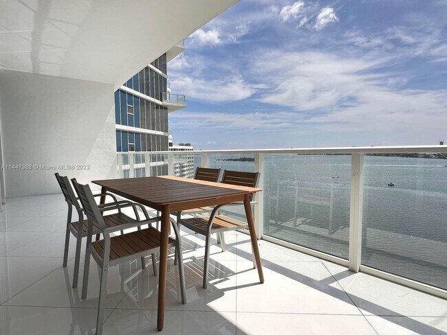 Foto del edificio - 2020 N Bayshore Dr