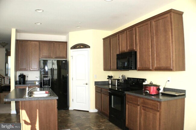 Building Photo - 480 Claiborne Rd