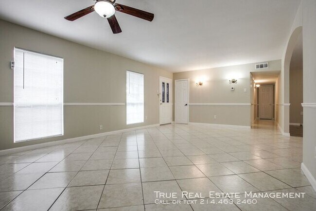Building Photo - No App Fees. 1 Month Free Rent*