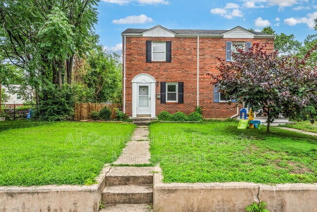 Foto del edificio - 2236 Farrington Ave