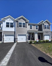 Building Photo - 9 Anna Ln Building Photo - 9 Anna Ln