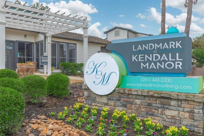 Foto del edificio - 21717 Inverness Forest Blvd