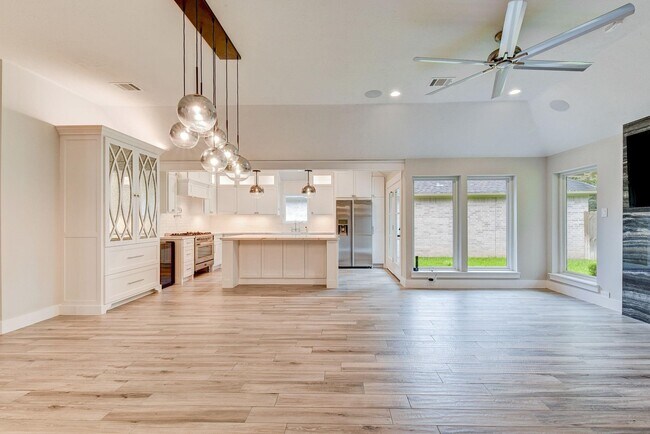 Building Photo - 35 Silkbay Pl