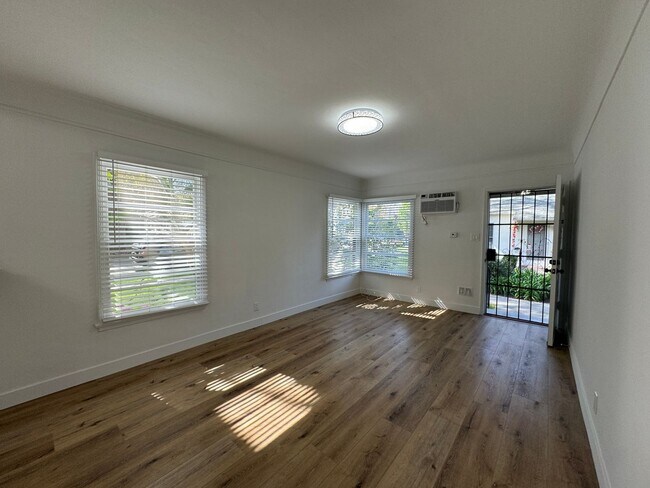 Interior Photo - 14443 Dickens St