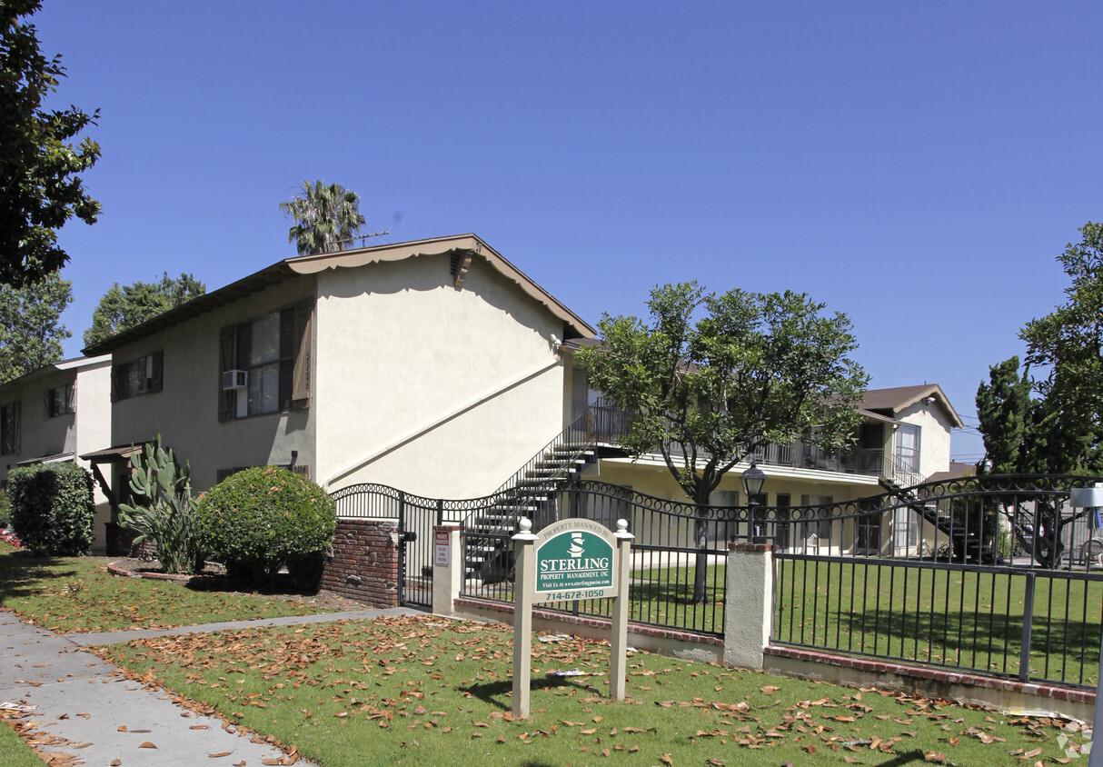 Primary Photo - Santa Fe Apartments