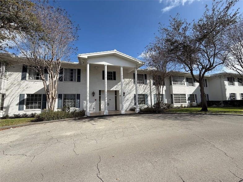 Photo - 2151 NE 68th Street Unit 207