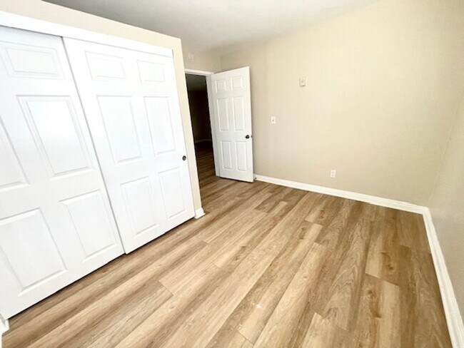 Foto del edificio - 4142 Hathaway Ave