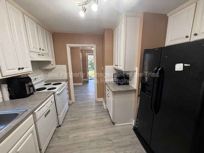 Building Photo - 3013 Masonic Dr