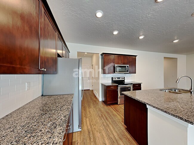Building Photo - 3028 East North Village Drive