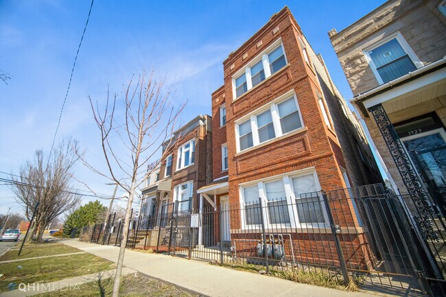 Building Photo - 1921 S Trumbull Ave