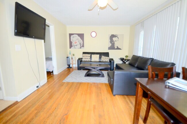 Foto del edificio - 1527 N Bronson Ave