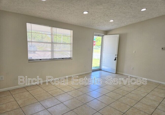 Foto del edificio - 6448 Reno Ave