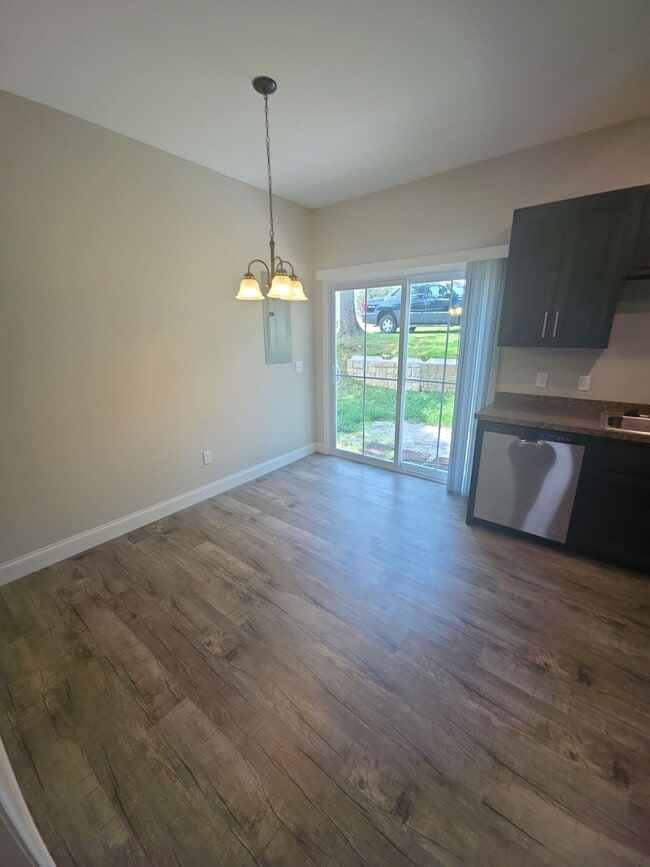 Building Photo - 107 Towne View Dr
