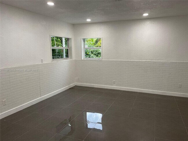 Building Photo - 17011 N Miami Ave