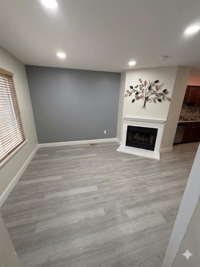 Building Photo - 42 Tennyson Dr