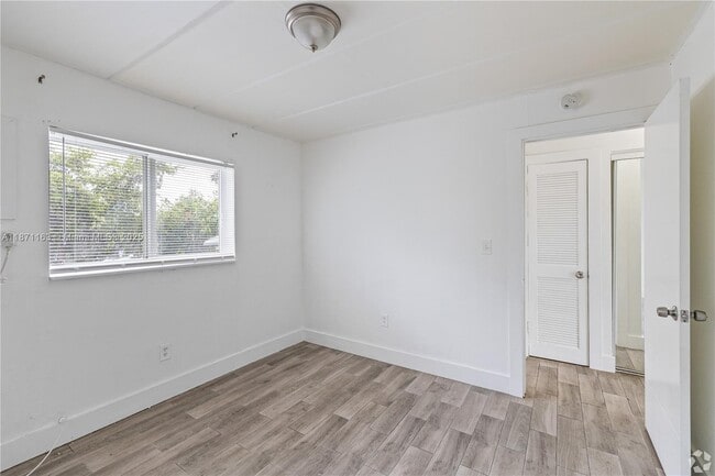 Foto del edificio - 734 NW 80th St