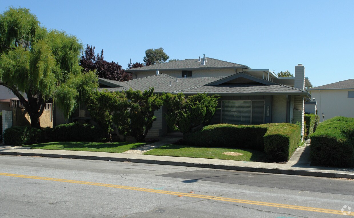 Primary Photo - 3555 Lehigh Dr