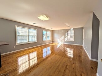 Building Photo - 150 Orange St