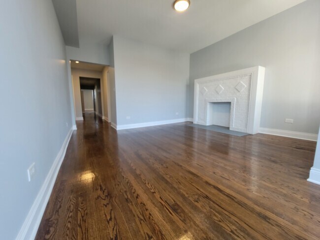 Building Photo - 6833 S Merrill Ave