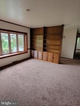 Building Photo - 10 Groff Cir