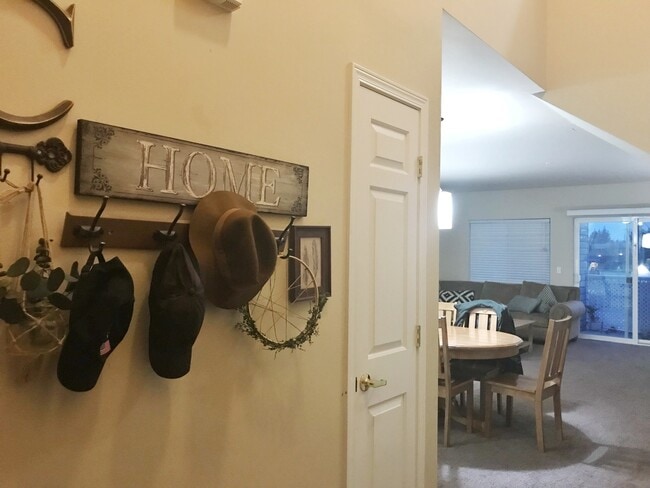 Foto del edificio - 3 Bedroom Town Home in Emerald Pointe