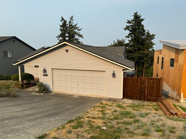 Foto del edificio - 1353 Rainbow Ln