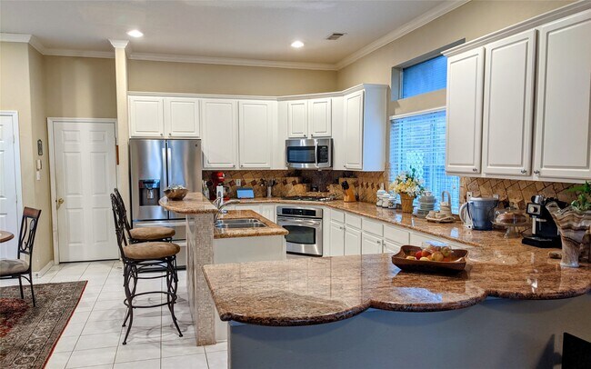 Building Photo - 10114 Crescent Bluff Ln