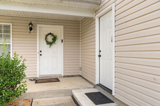Foto del edificio - 2 Bed 2 Bath Garage Apartment in La Vergne