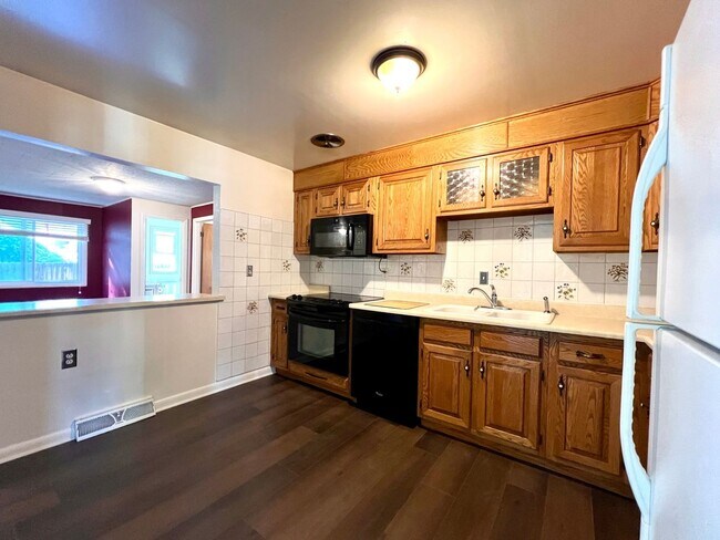 Foto del edificio - 2449 Otis St