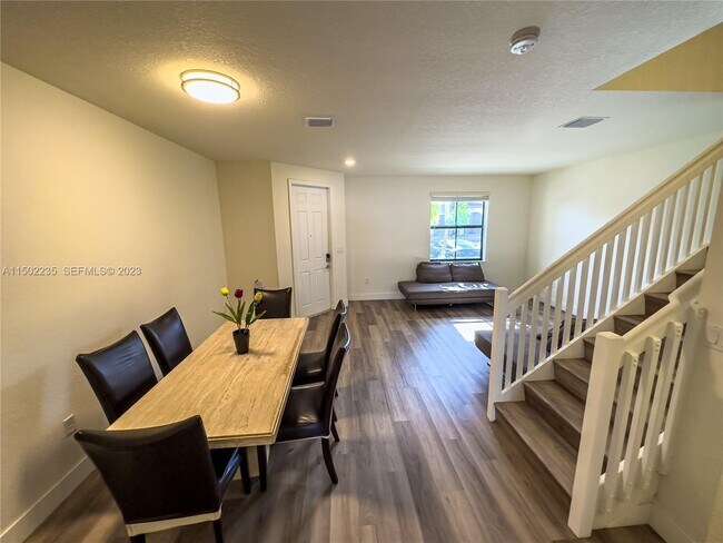 Foto del edificio - 3349 W 105th Ter