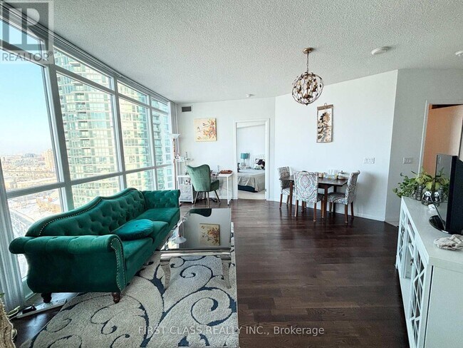 Photo du bâtiment - 215 Fort York Blvd