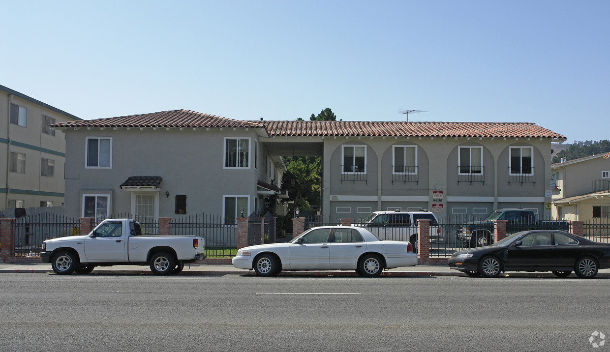 Primary Photo - Casa Sobrante Apartments