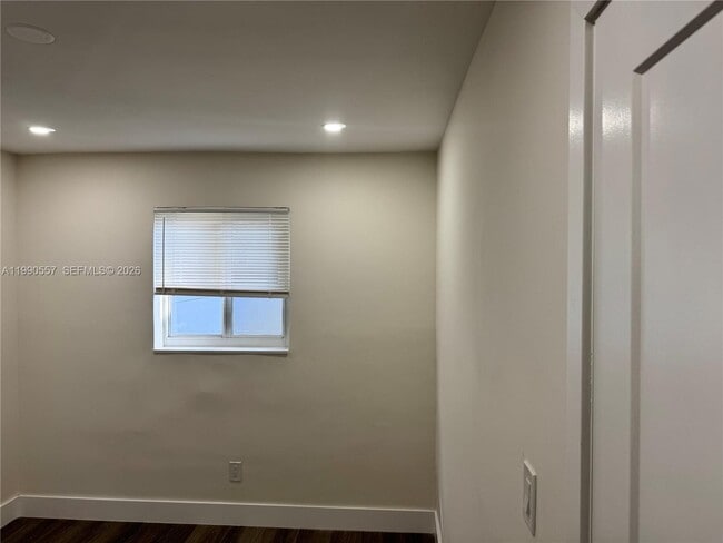 Foto del edificio - 18831 NW 42nd Ct