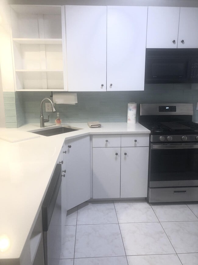Foto del edificio - 200 E Royal Palm Rd