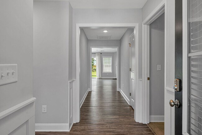 Building Photo - 203 Pastoral Ct