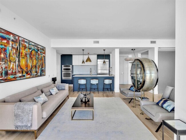 Foto del edificio - 1300 Brickell Bay Dr