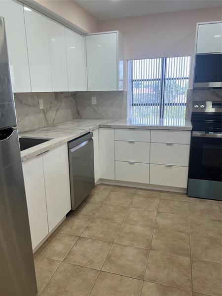 Foto del edificio - 1000 Parkview Dr
