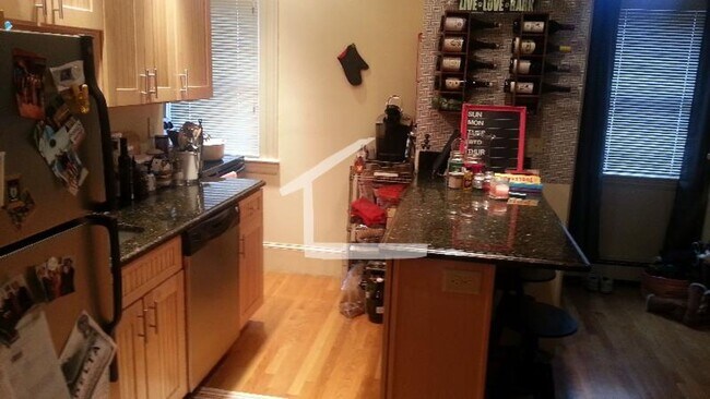 Building Photo - Avl NOW - Charming, renovated Back Bay 1BR