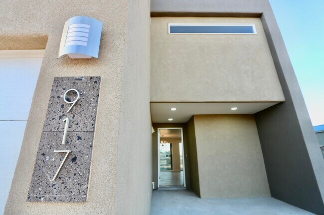 Building Photo - 917 Mormon Tea Dr