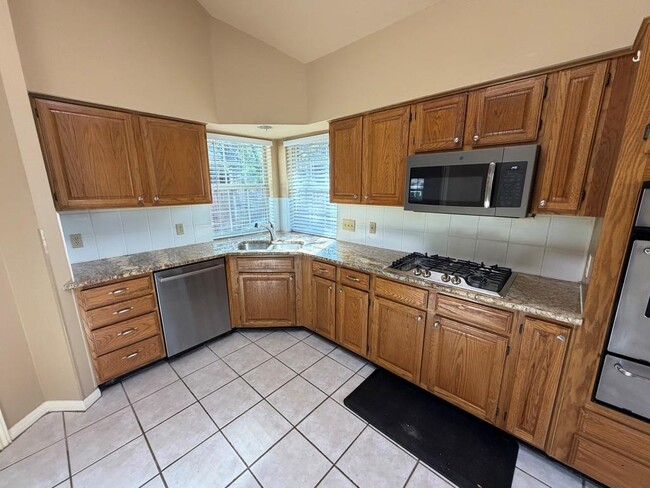 Building Photo - 5913 Shanghai Pierce Rd