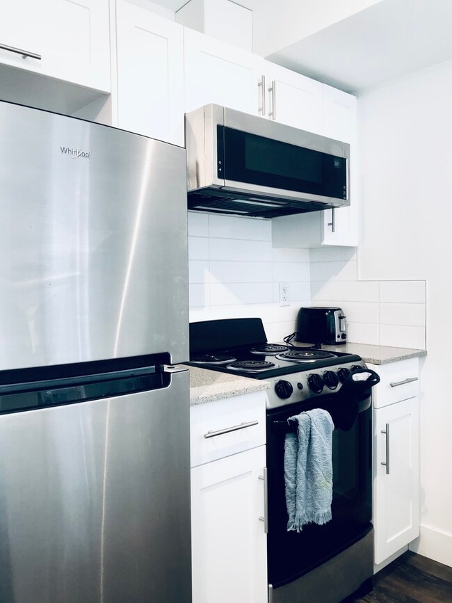 Building Photo - 1534 Henshaw Ln