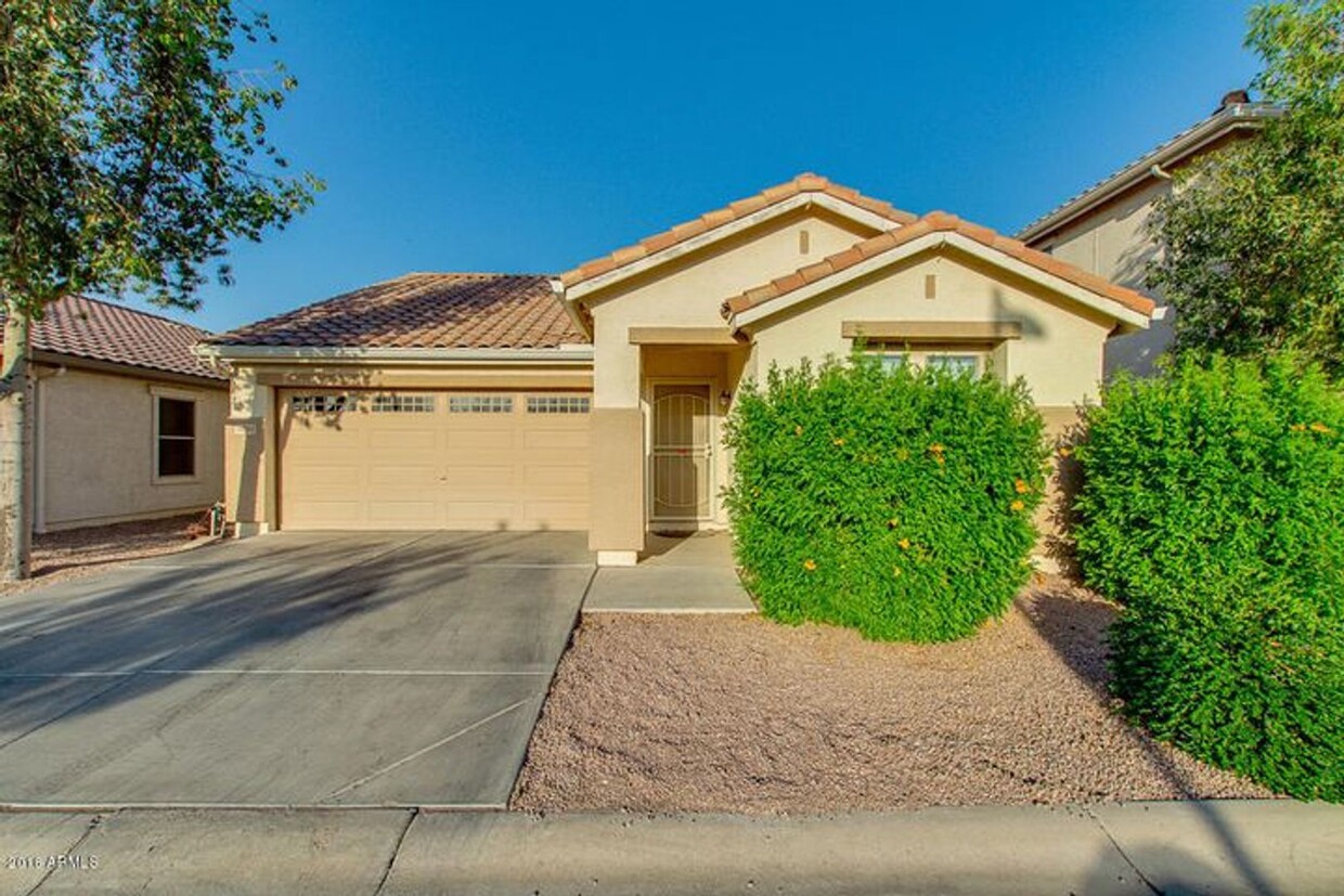 Foto principal - 3-bedroom near Higley/Recker and Ray