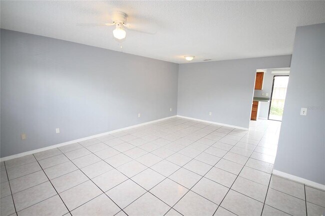 Foto del edificio - 3283 Oak Lake Pl