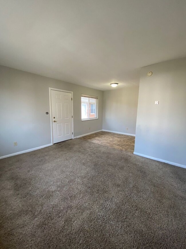Building Photo - Charming 1Bed/1Bath Apartment with Washer/...