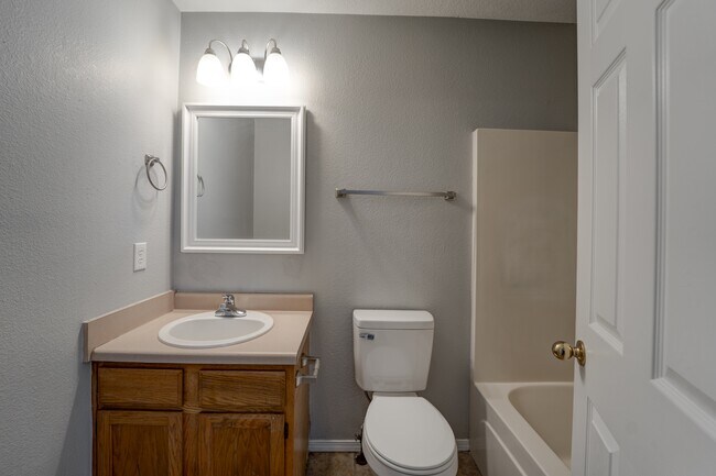 Foto del edificio - 344 Grant Springs Dr