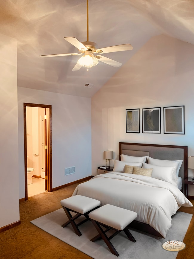 Foto del edificio - Spacious Raymore Townhome in Prime Remington Village Location