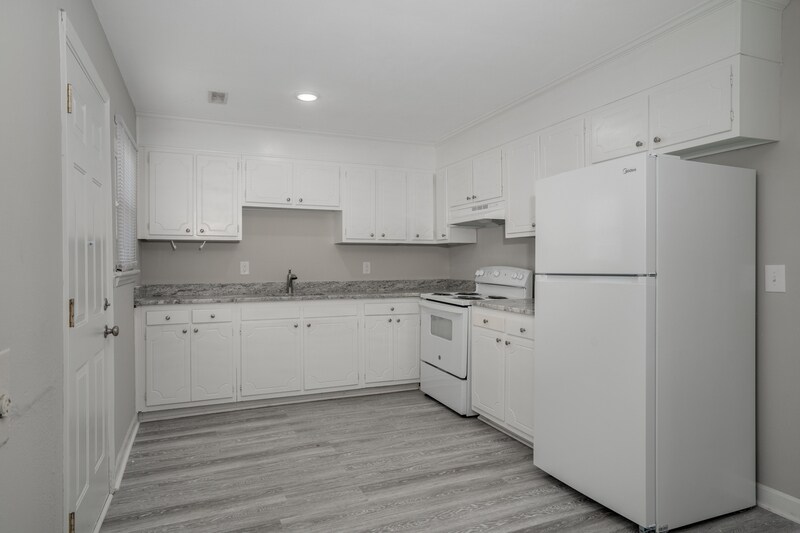 Primary Photo - 1324 Maple St