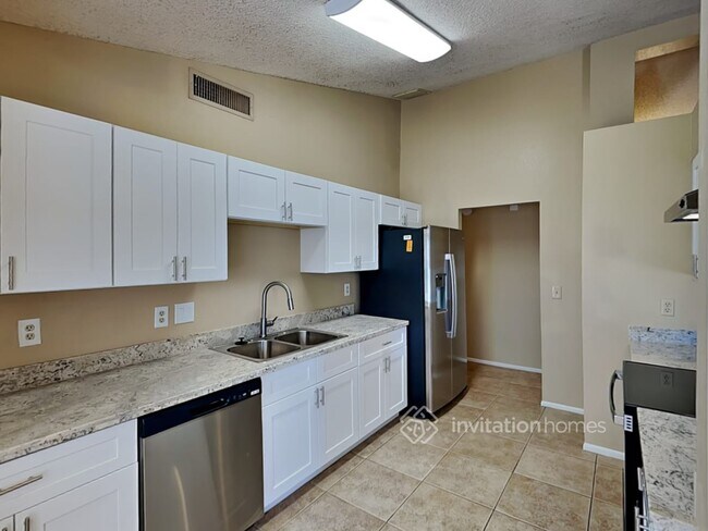 Building Photo - 731 W Mesquite St