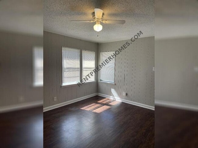 Building Photo - 303 Bass Ln