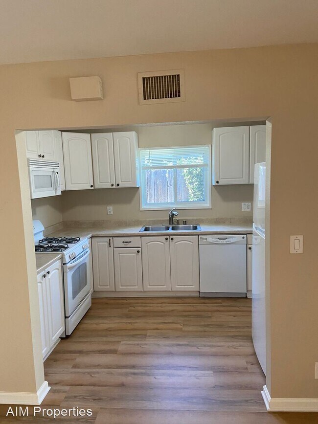 Building Photo - 4 br, 2 bath House - 115 East Wilson